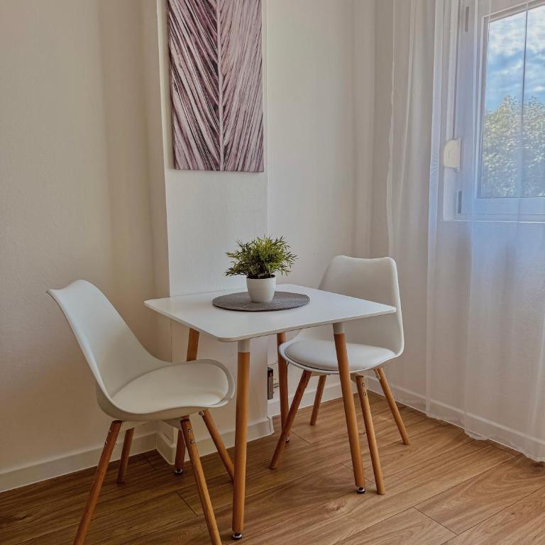 Amora Apartments - FREE parking - Deluxe One-Bedroom Apartment - 5