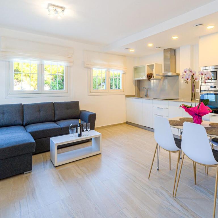 Comfort Steps from the Sea - Two-Bedroom Holiday Home - 11