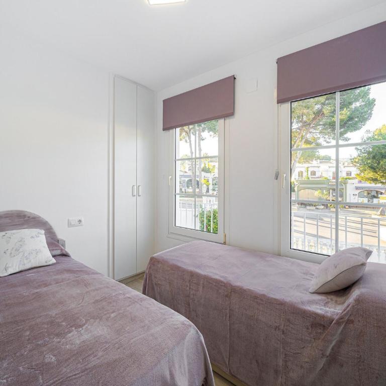 Comfort Steps from the Sea - Two-Bedroom Holiday Home - 16