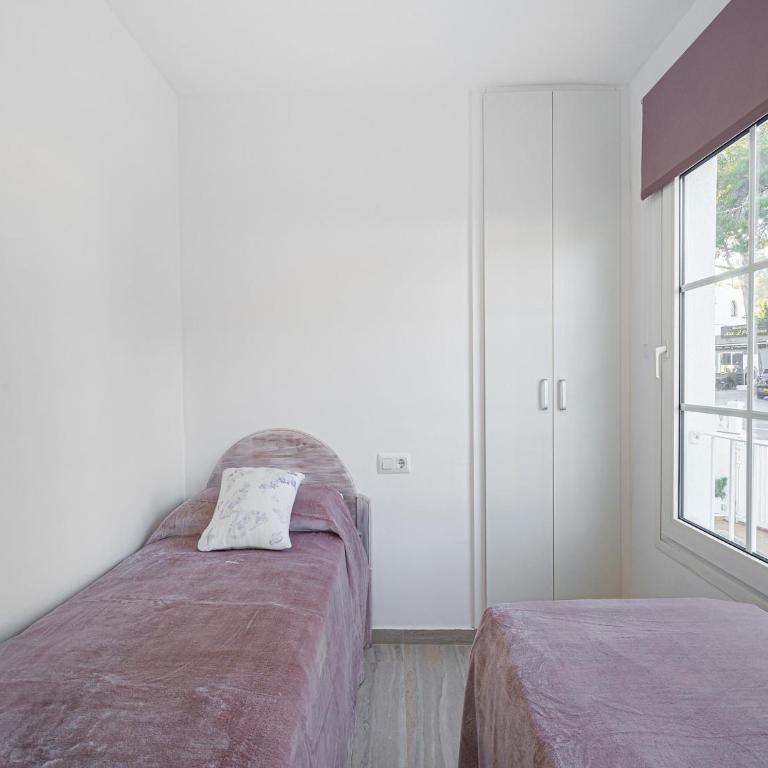Comfort Steps from the Sea - Two-Bedroom Holiday Home - 18