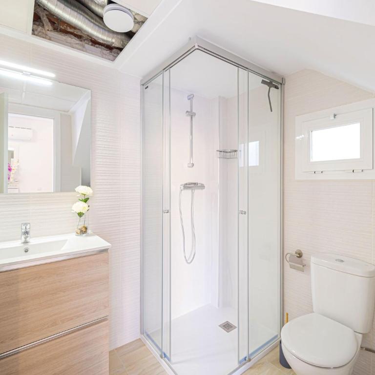 Comfort Steps from the Sea - Two-Bedroom Holiday Home - 15