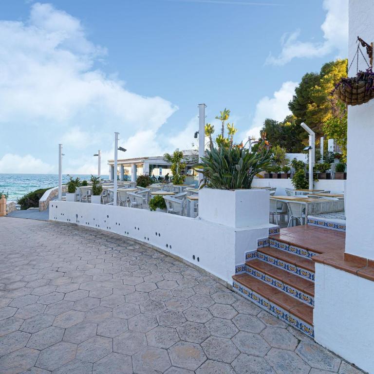 Comfort Steps from the Sea - Two-Bedroom Holiday Home - 38