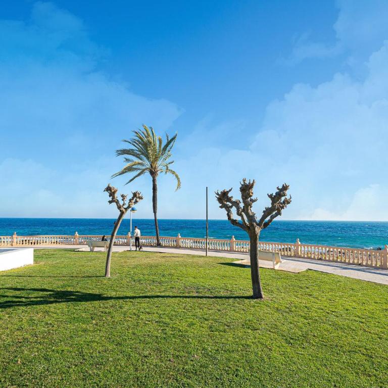 Comfort Steps from the Sea - Two-Bedroom Holiday Home - 37