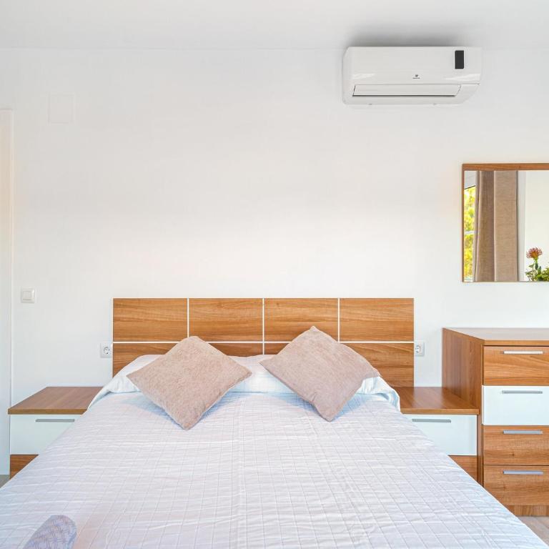 Comfort Steps from the Sea - Two-Bedroom Holiday Home - 4