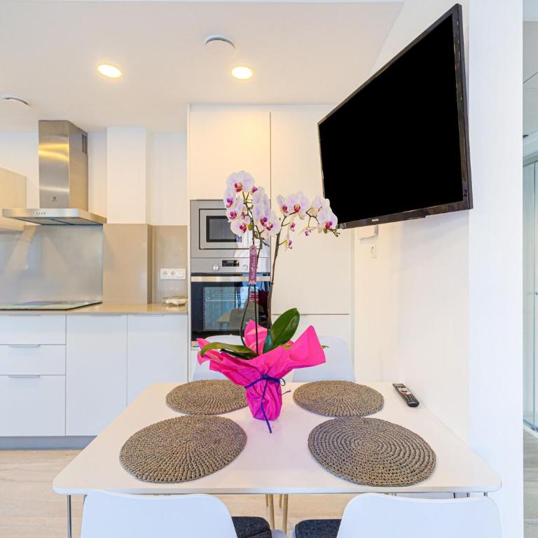 Comfort Steps from the Sea - Two-Bedroom Holiday Home - 20