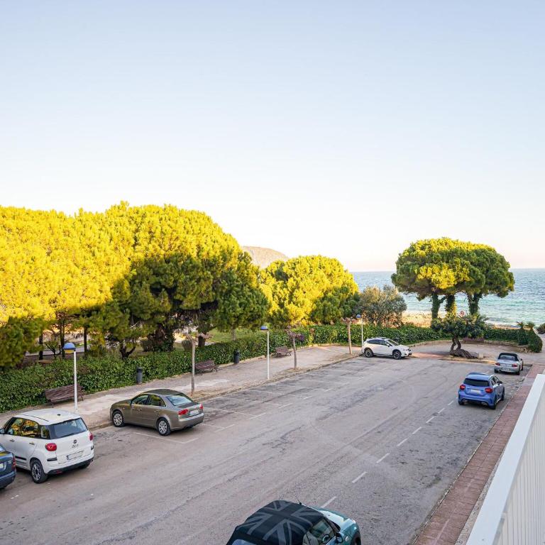 Comfort Steps from the Sea - Two-Bedroom Holiday Home - 34