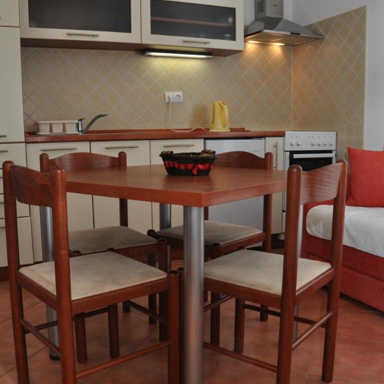 Apartments Miana - Apartman s 1 Spavaćom Sobom i Popločanim Dvorištem - 16