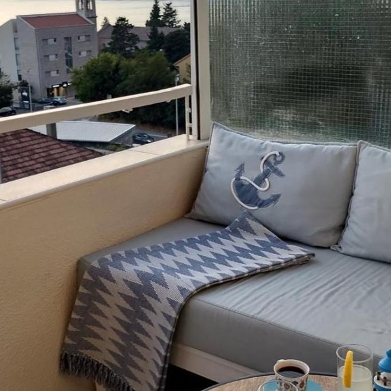 Apartment Prosperus with Sea View - Three-Bedroom Apartment with Sea View - 3