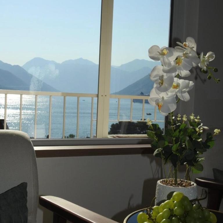 Apartment Prosperus with Sea View - Three-Bedroom Apartment with Sea View - 12