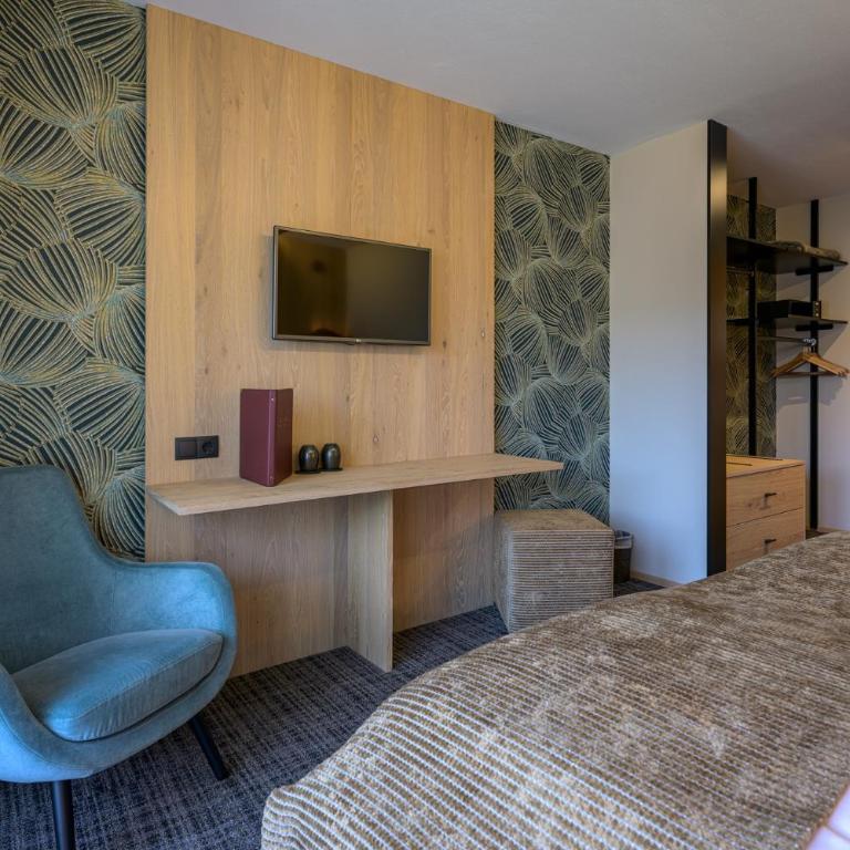 Hotel Jägerhof Mayrhofen - Zimmer mit Kingsize-Bett und Balkon - 7