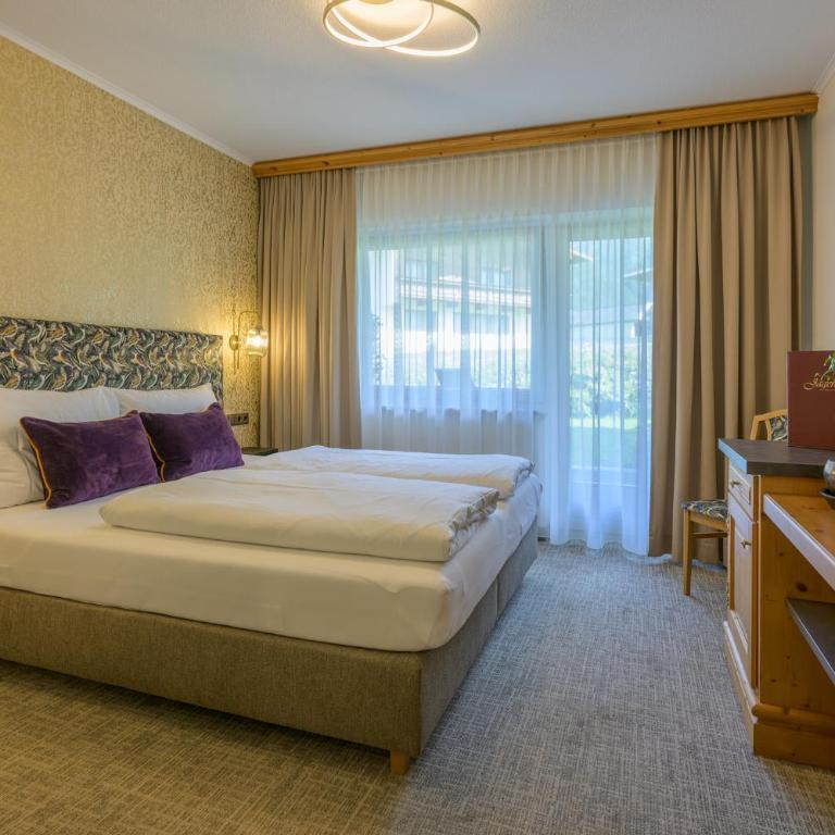 Hotel Jägerhof Mayrhofen - Doppelzimmer mit Gartenblick - 12