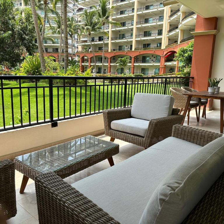 One Bed 2 Bath, at Playa Royale Condo 3102, Free WIFI - Apartamento de 1 dormitorio - 10