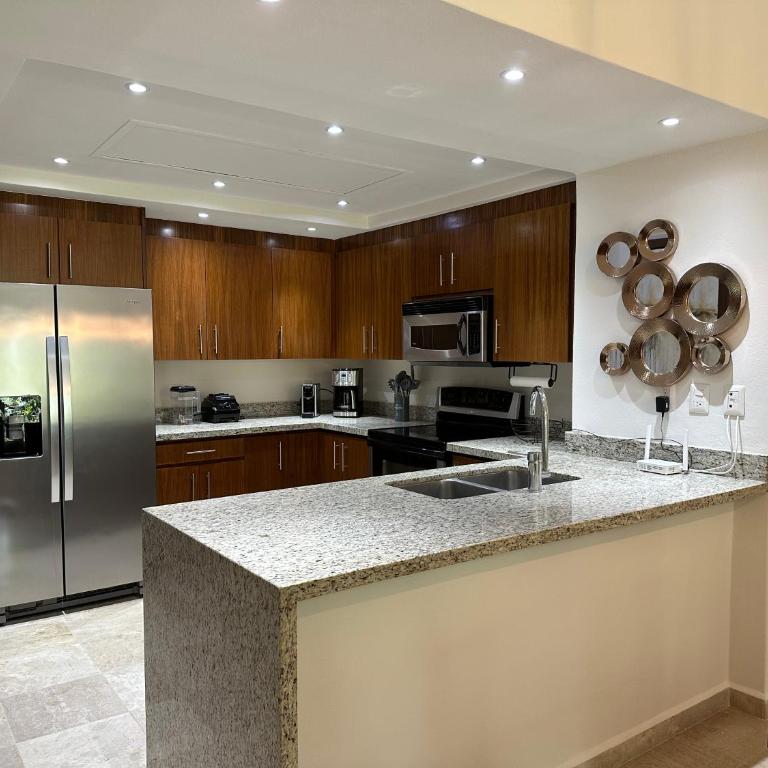 One Bed 2 Bath, at Playa Royale Condo 3102, Free WIFI - Apartamento de 1 dormitorio - 6