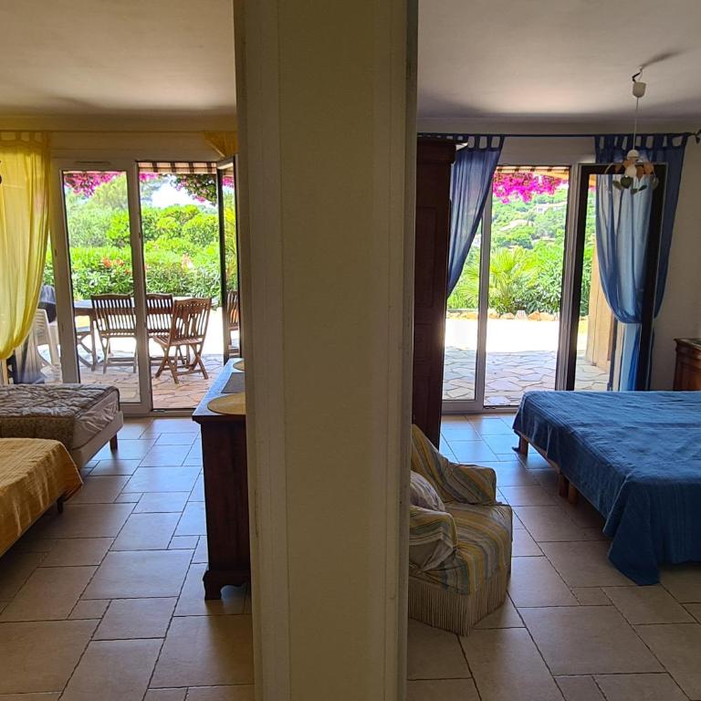 Lou Pei Magnifique vue mer Piscine chauffée 10x5m 5 ch 5sdb - Villa - 34