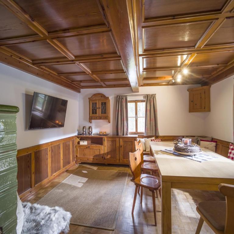 Farmhouse in Hopfgarten near Ski Bus - Ferienhaus mit 4 Zimmern - 4