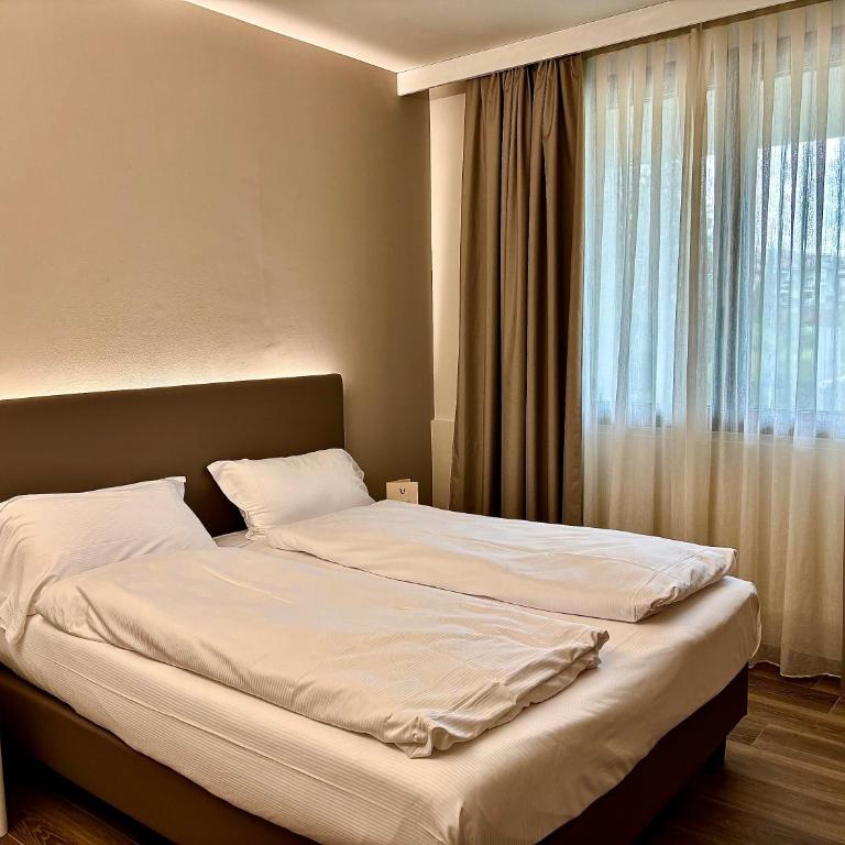 Hotel Aquila D'Oro Desenzano - Camera Matrimoniale Standard - 9