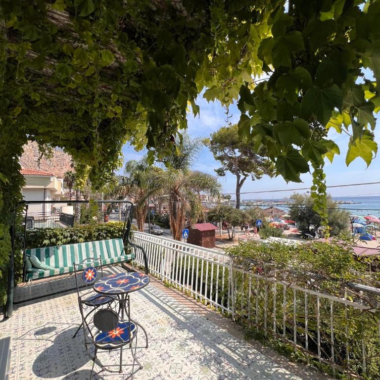 La terrazza sul mare - Three-Bedroom Villa - 2