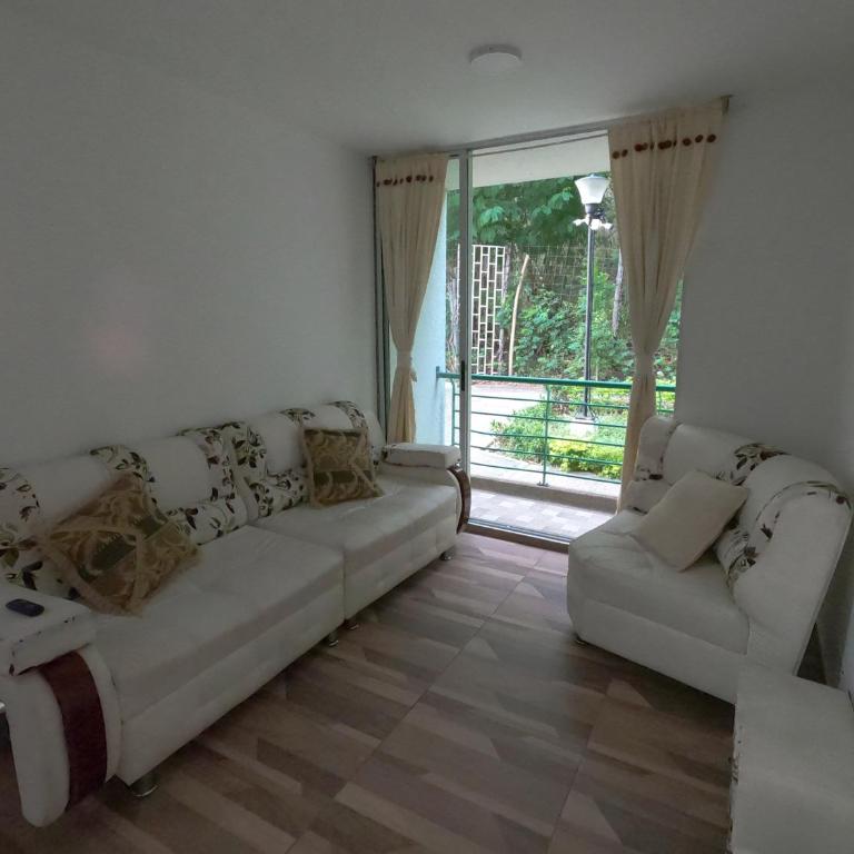 Apartamento en Girardot - Apartamento de 3 dormitorios con balcón - 11
