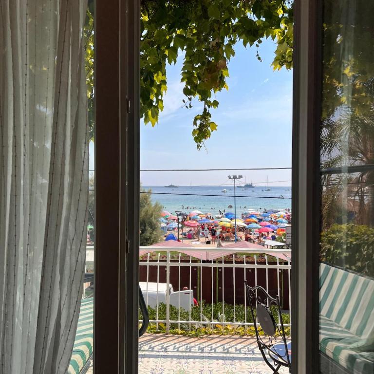 La terrazza sul mare - Three-Bedroom Villa - 13