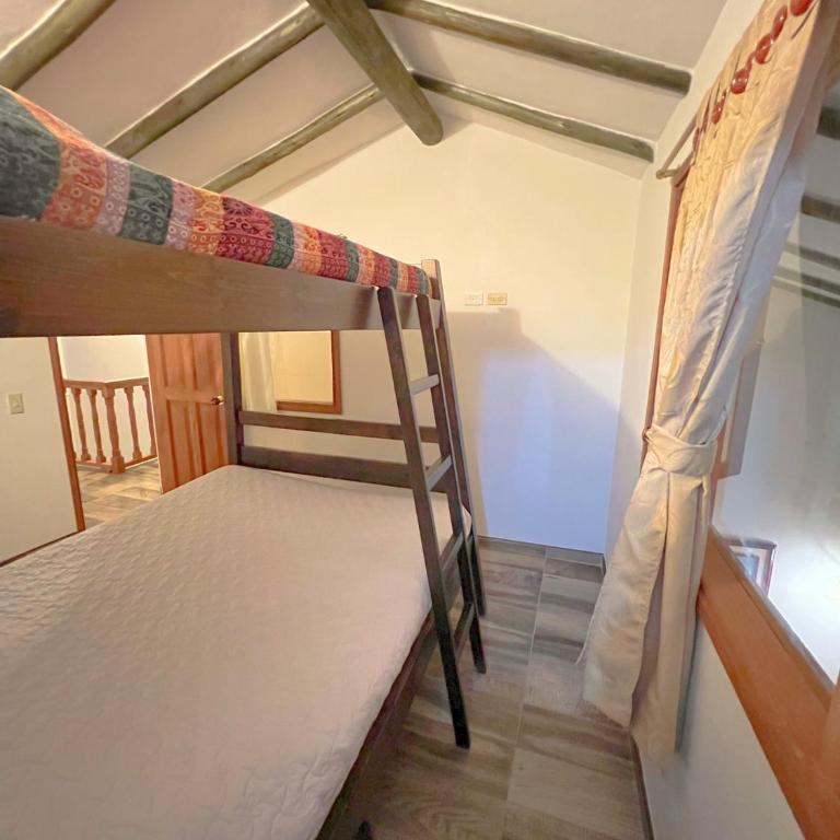 Apto a 4 cuadras del centro Histórico - Three-Bedroom Apartment - 2