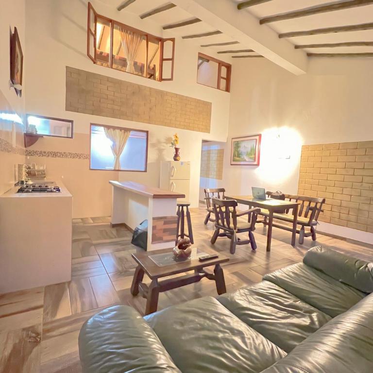 Apto a 4 cuadras del centro Histórico - Three-Bedroom Apartment - 3