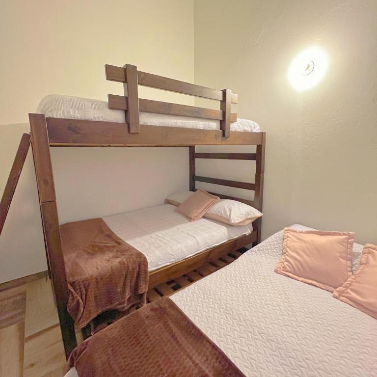 Apto a 4 cuadras del centro Histórico - Three-Bedroom Apartment - 9