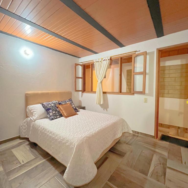 Apto a 4 cuadras del centro Histórico - Three-Bedroom Apartment - 11