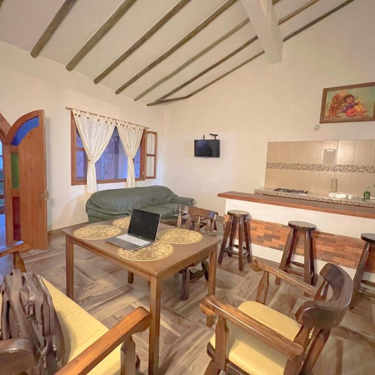 Apto a 4 cuadras del centro Histórico - Three-Bedroom Apartment - 16