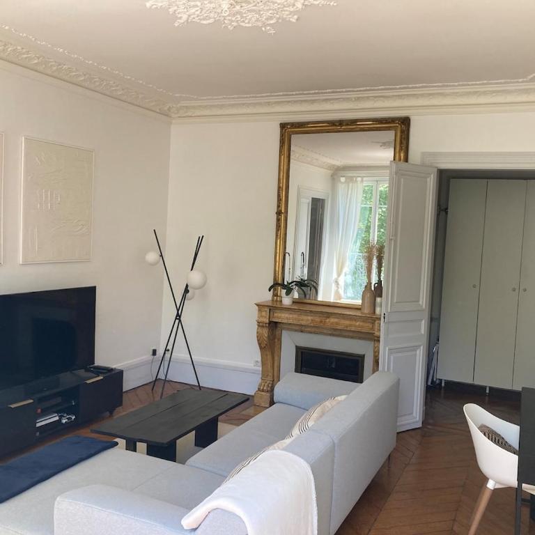 Very charming Haussmannian apartment with balcony - Appartement 1 Chambre - 3