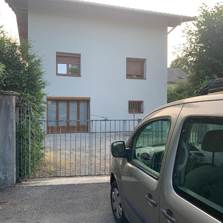 Appartement 4 pièces dans une maison au calme - Appartement 3 Chambres - 2