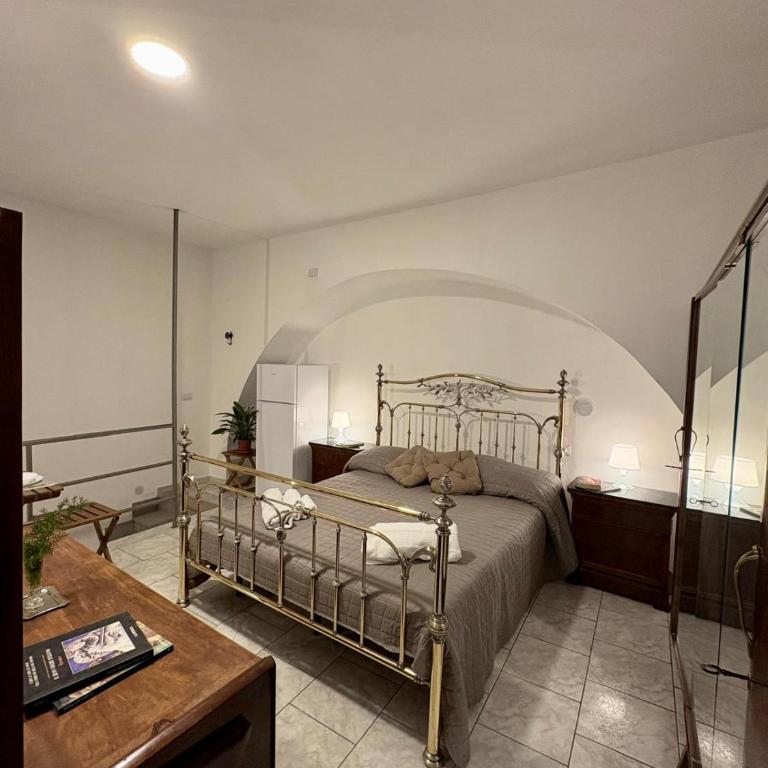 Chocolate - One-Bedroom Apartment - 8
