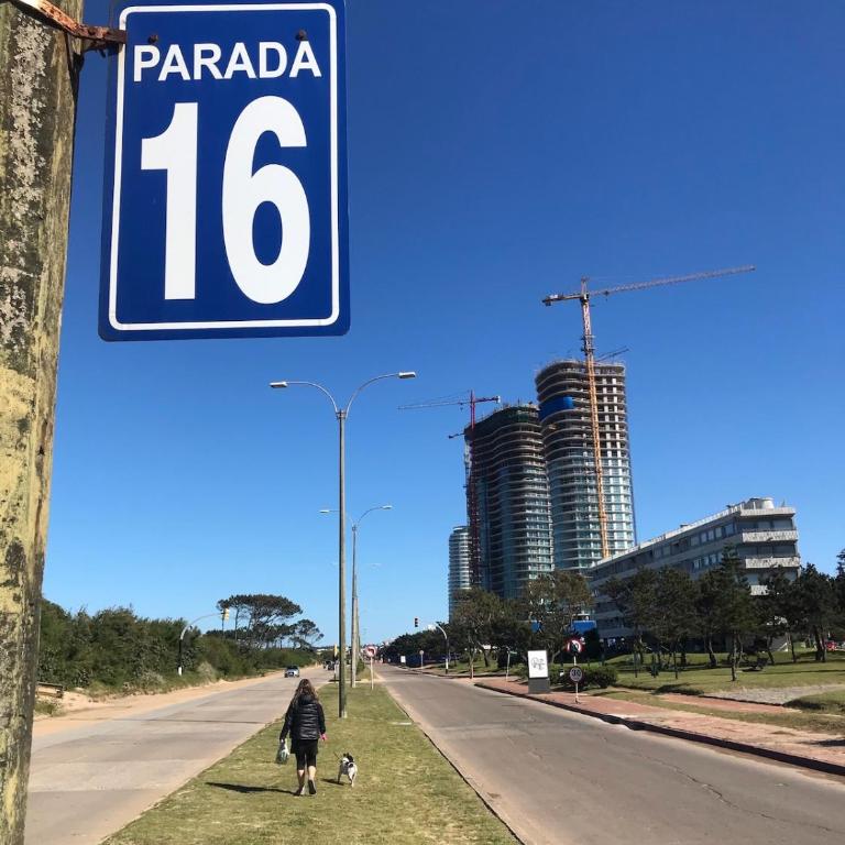 Espectacular apartamento punta del este 2 dorm 2 baños - Two-Bedroom Apartment with Balcony and Sea View - 2