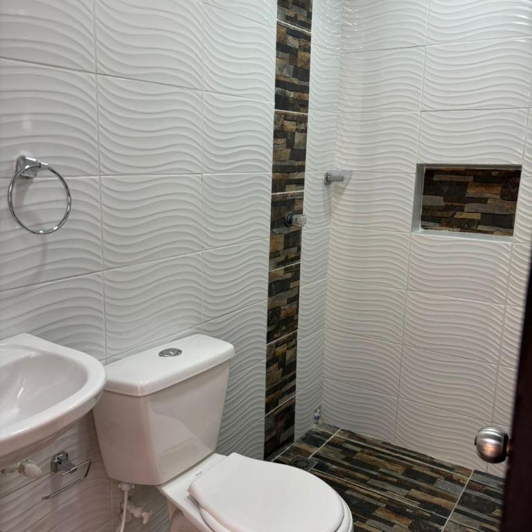 Amplia y cómoda casa en Bello - Apartamento de 2 dormitorios - 15