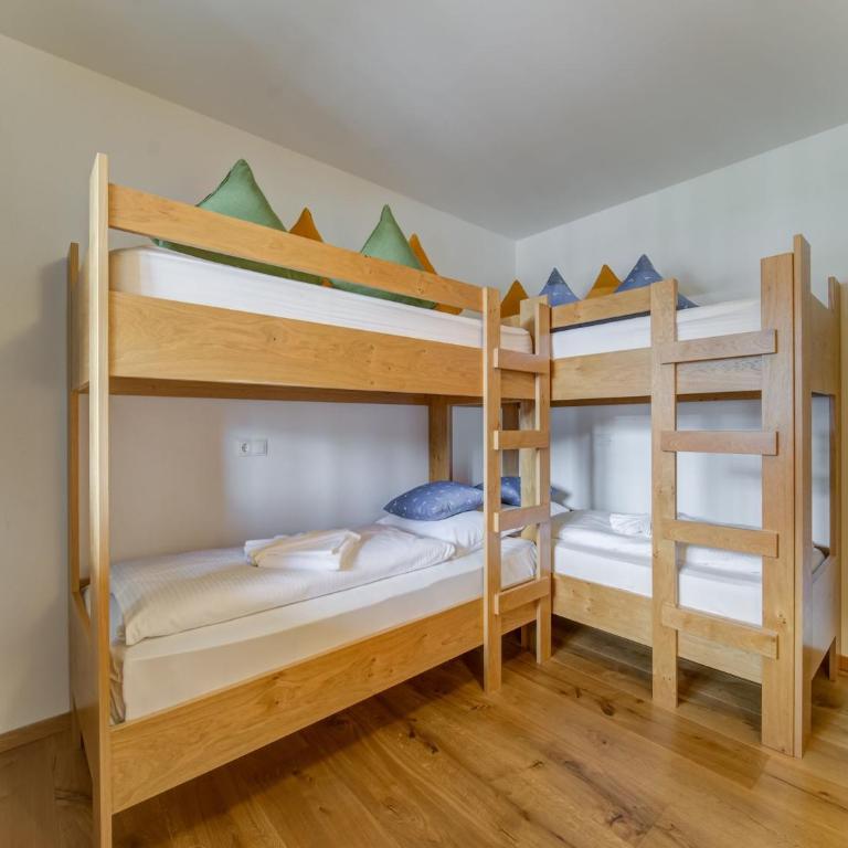 Chalet in Mittersill by Ski Lift & Sauna - Three-Bedroom Apartment - 22