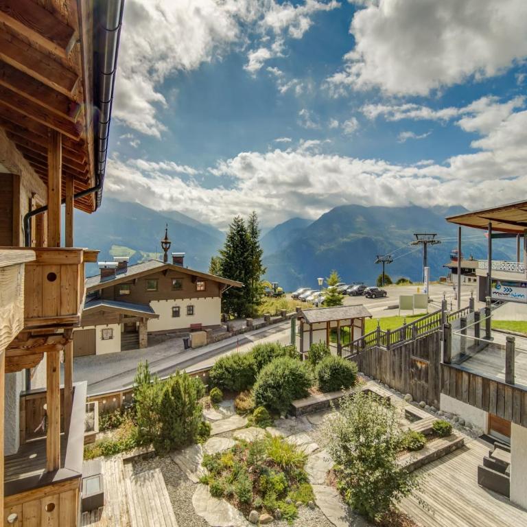 Chalet in Mittersill by Ski Lift & Sauna - Three-Bedroom Apartment - 4