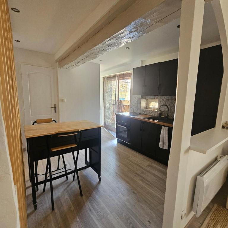 Mediterranean Studio - One-Bedroom Apartment - 4