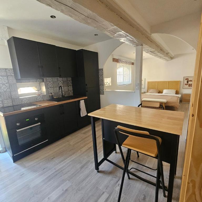 Mediterranean Studio - One-Bedroom Apartment - 11