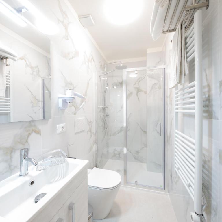 M9 Rest House Venice - Comfort Triple Room with Shower - 4
