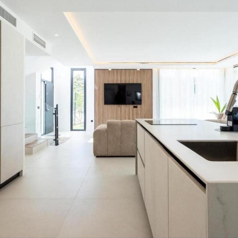 Casa Bella - Brand New Luxury 4 Bedroom Villa on La Cala Golf!! - Villa - 4