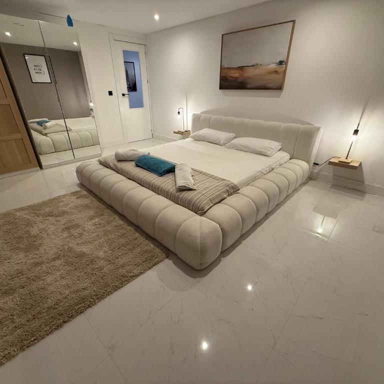 Casa Bella - Brand New Luxury 4 Bedroom Villa on La Cala Golf!! - Villa - 19