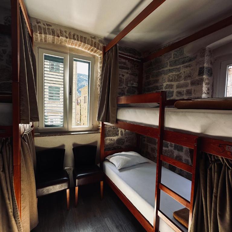 CENTRUM HOSTEL - Bed in 8-Bed Mixed Dormitory Room - 1