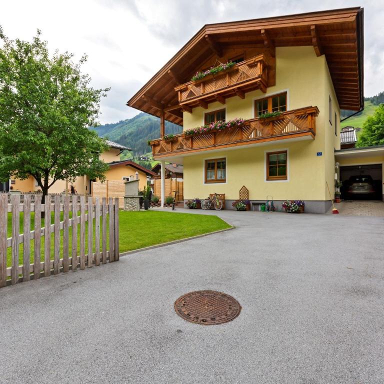 Chalet in Grossarl near Ski Slopes - Apartment mit 2 Schlafzimmern - 1