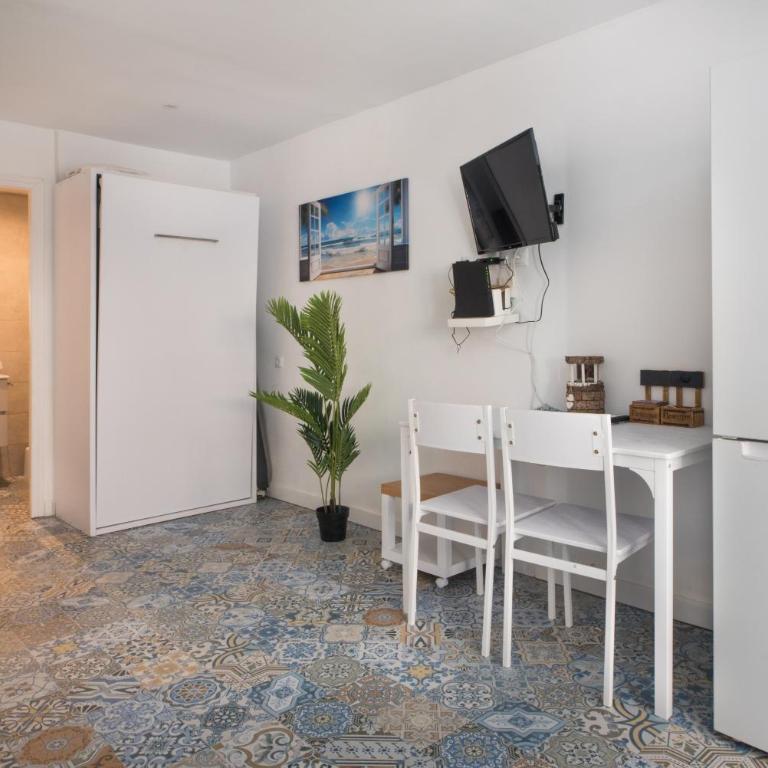 Perla Studio - 2 personas con Piscina, AC y WiFi a 1 min de la playa - Estudio Estándar - 8