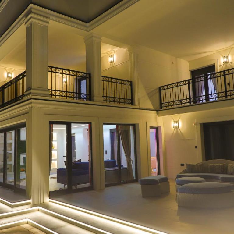 Casa Dellˇ Amore - Six-Bedroom House - 85