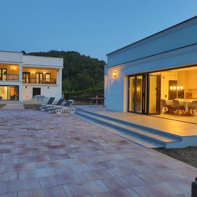 Casa Dellˇ Amore - Six-Bedroom House - 3