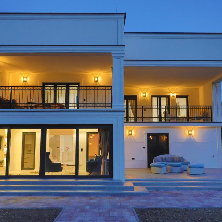 Casa Dellˇ Amore - Six-Bedroom House - 2