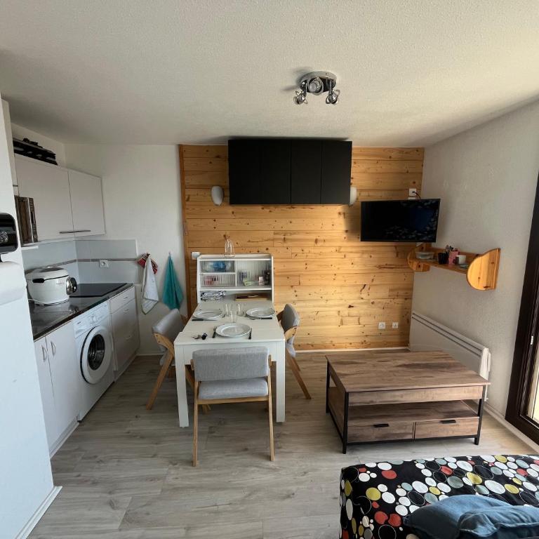 Deux pièces au pied des pistes, vue dégagée, Les 7 Laux - Appartement 1 Chambre - 2