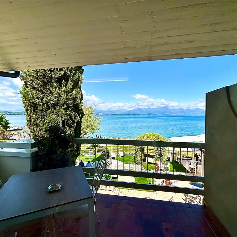 Hotel Aquila D'Oro Desenzano - Camera Matrimoniale Superior con Vista Lago - 5
