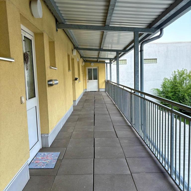 Fresh Apartment Upstairs & Free Parking - Apartamento de 1 dormitorio - 25