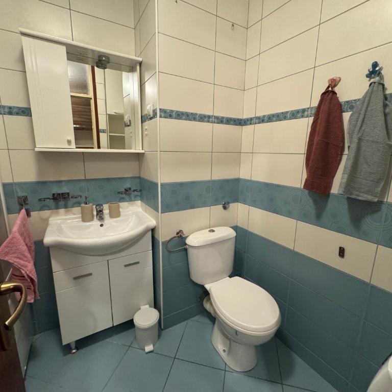 Modern Apartment Free Parking Near Center - One-Bedroom Apartment - 10